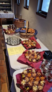 6631dd992f0d804 Der Kirchenvorstand hat ein leckeres Buffet für die Konzertpause vorbereitet. Foto Svenja Straub.jpg